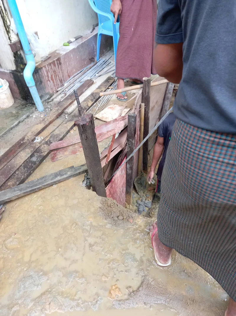 Steel column reinforcement beside excavated ground