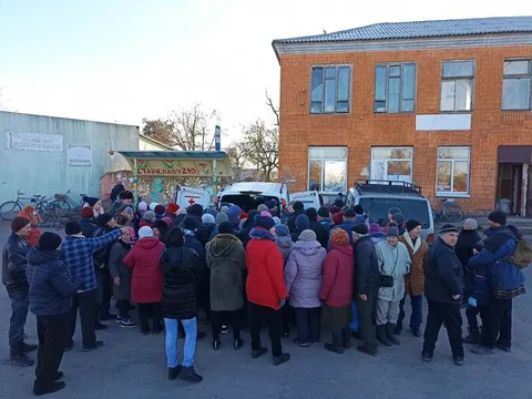 Crowd gathered outside a building in Kherson