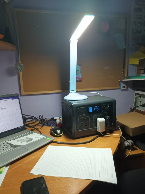 Portable power station powering a lamp