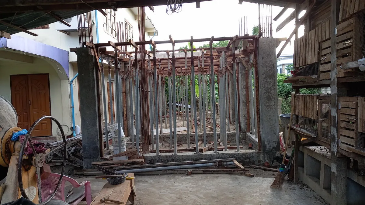 Temporary supports for a first-floor concrete slab