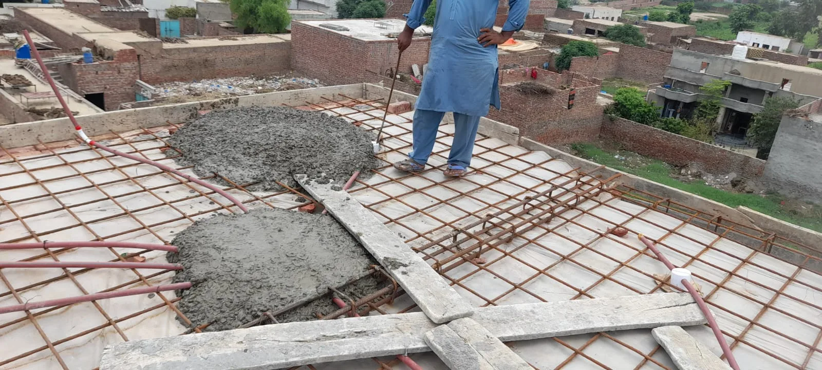 Concrete placed between roof reinforcement bars