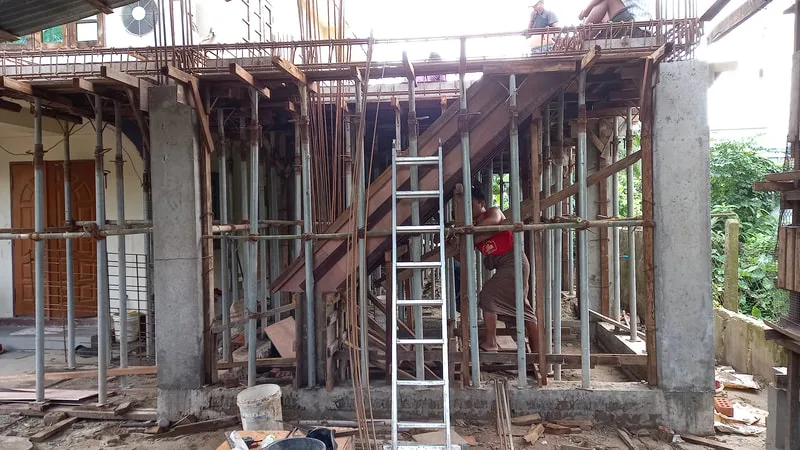 Scaffolding and columns beneath a concrete slab