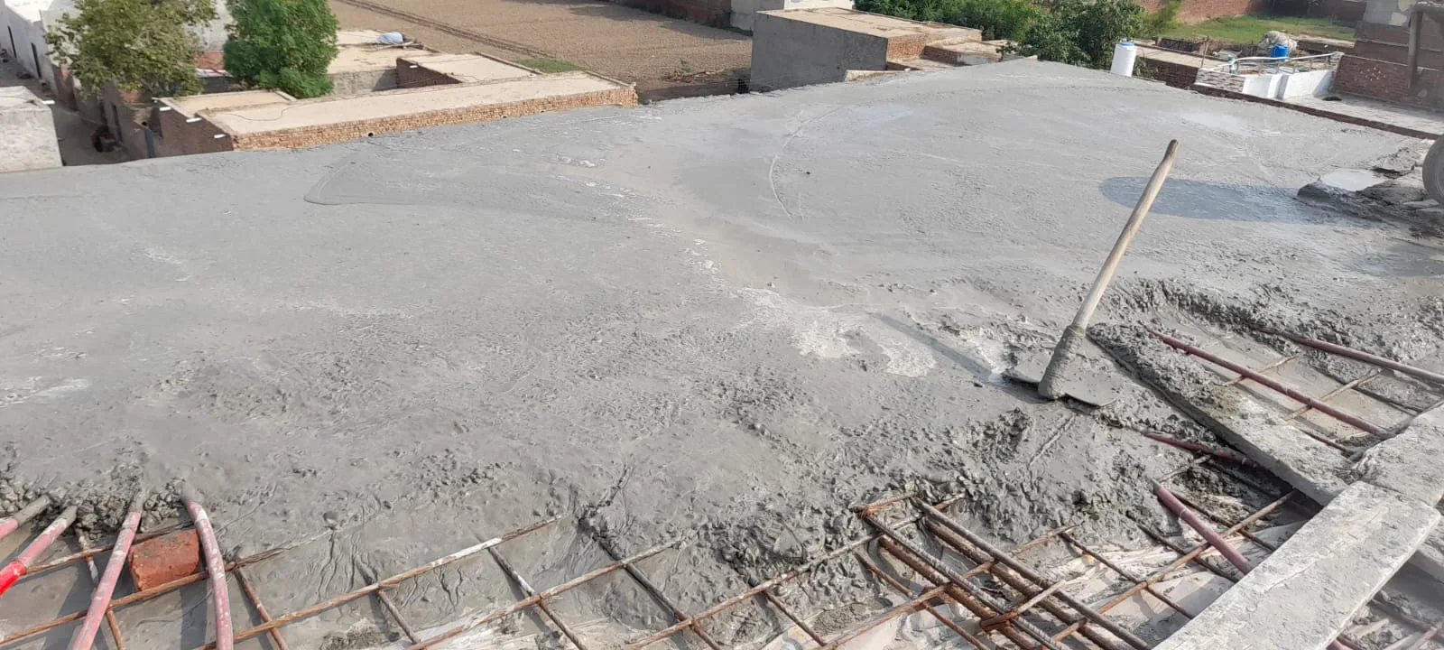Fresh roof concrete beside steel reinforcement