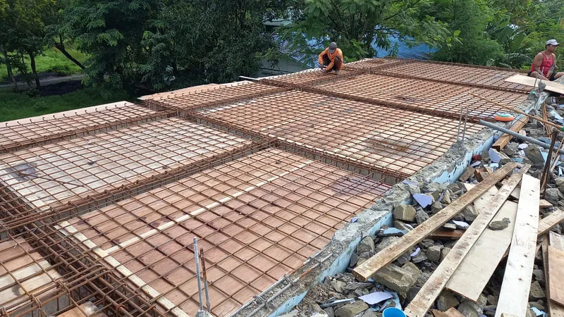 Steel reinforcement prepared for an upper floor slab