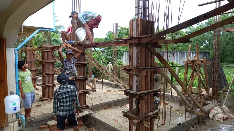 Workers assembling column formwork