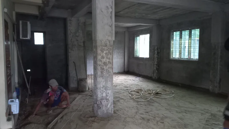 Worker beside an unfinished interior column